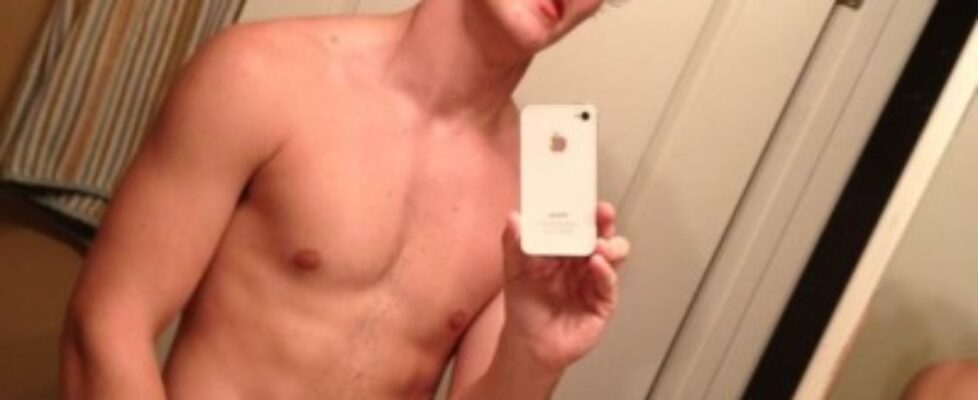 collin 19 more str8 boy nudes here