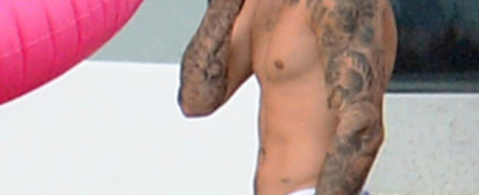 justinbieberbooty damn justin back at it again