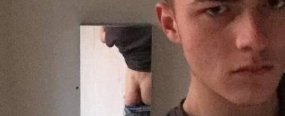 chav lad beenin bad boi in toilets