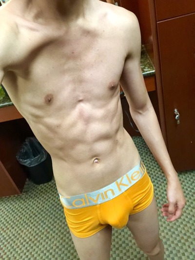 hey eyes up herehappy with my body progress so