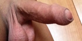 pollamodelo con dos cojones