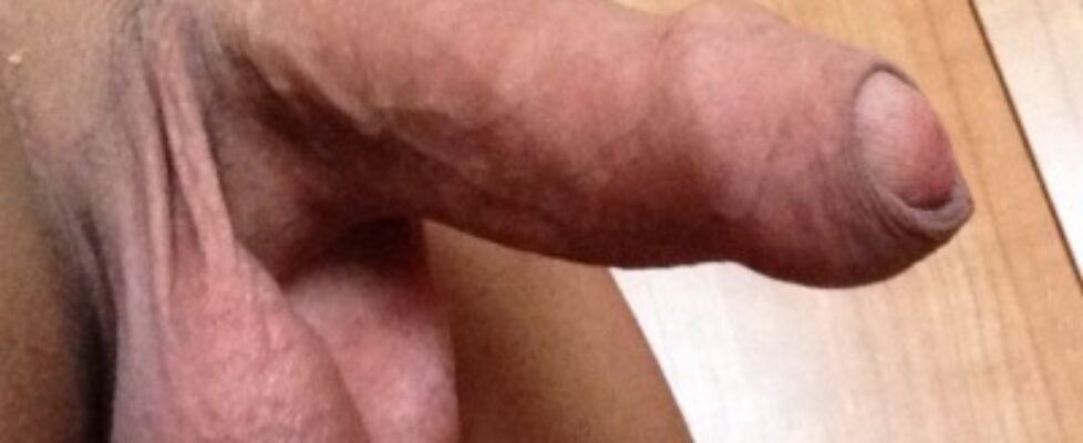 pollamodelo con dos cojones